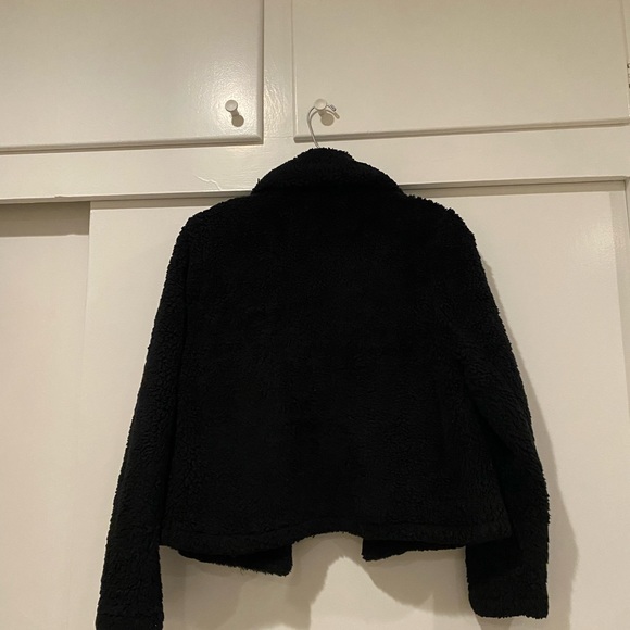 Brandy Melville Cropped Faux Fur Sherpa Jacket One Size Extra Small Small Black - Picture 3 of 3